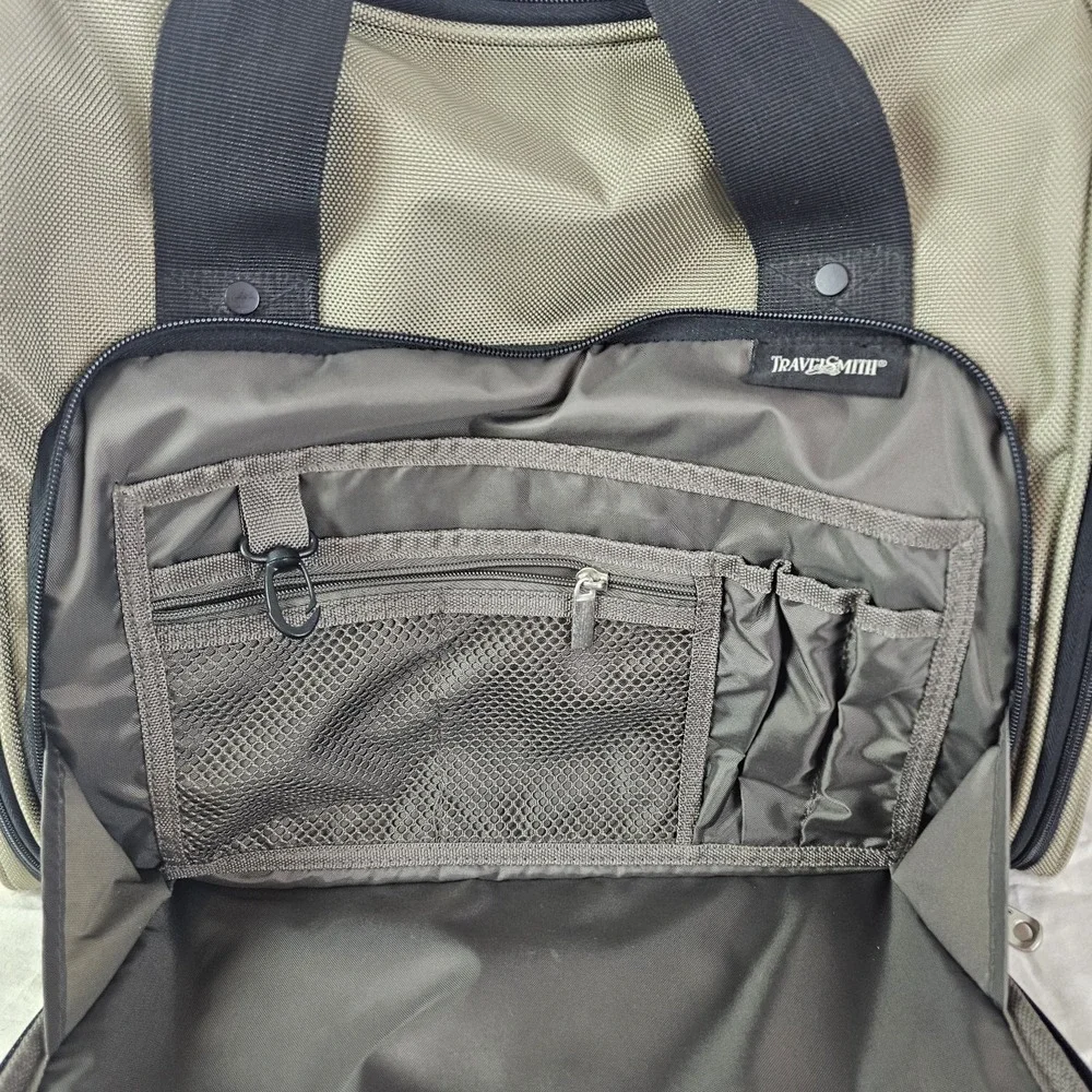 Travelsmith Beige Black Rolling Personal Luggage Carry-on Bag Duffel Zip Pockets